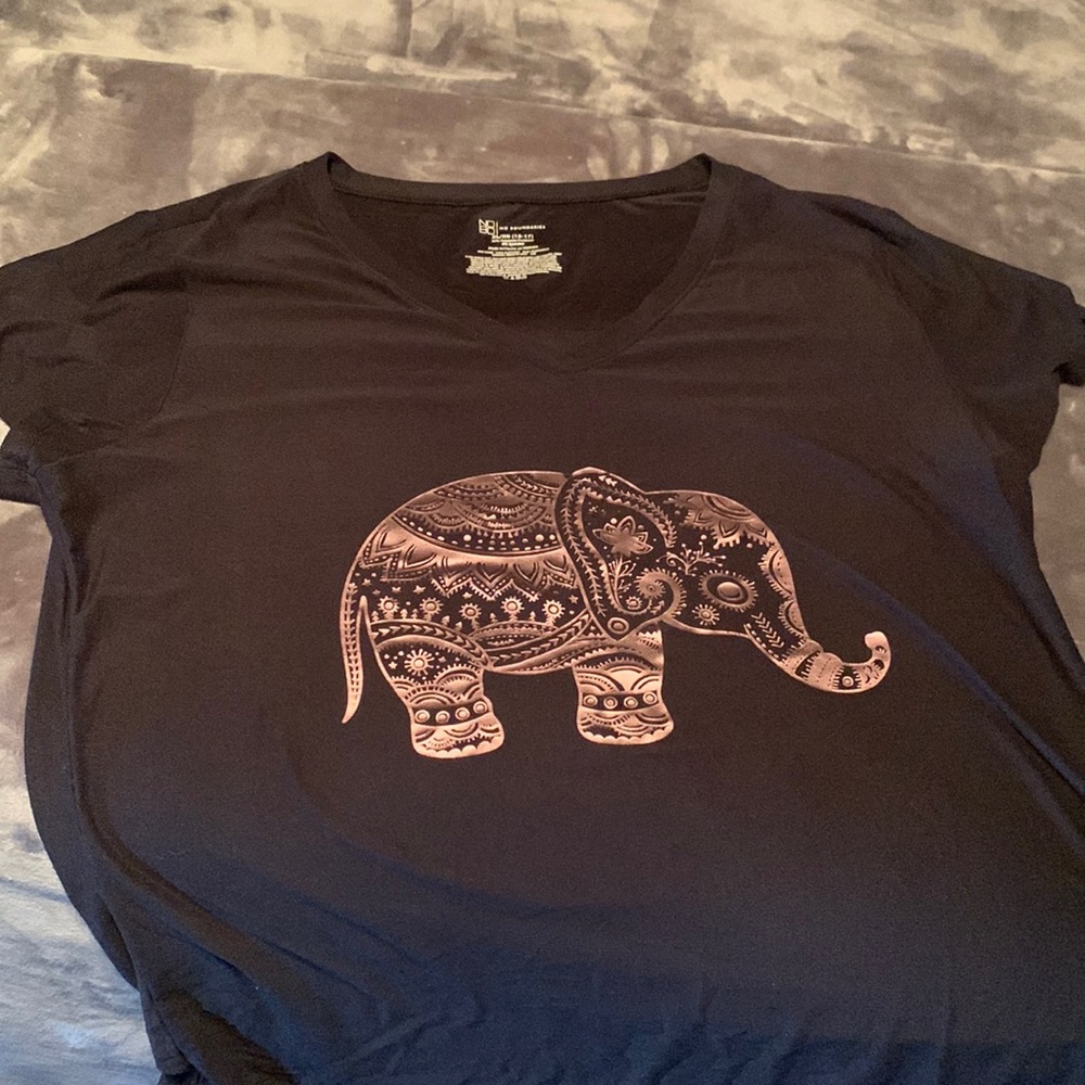 Cute elephant T-shirt. Shinny elephant